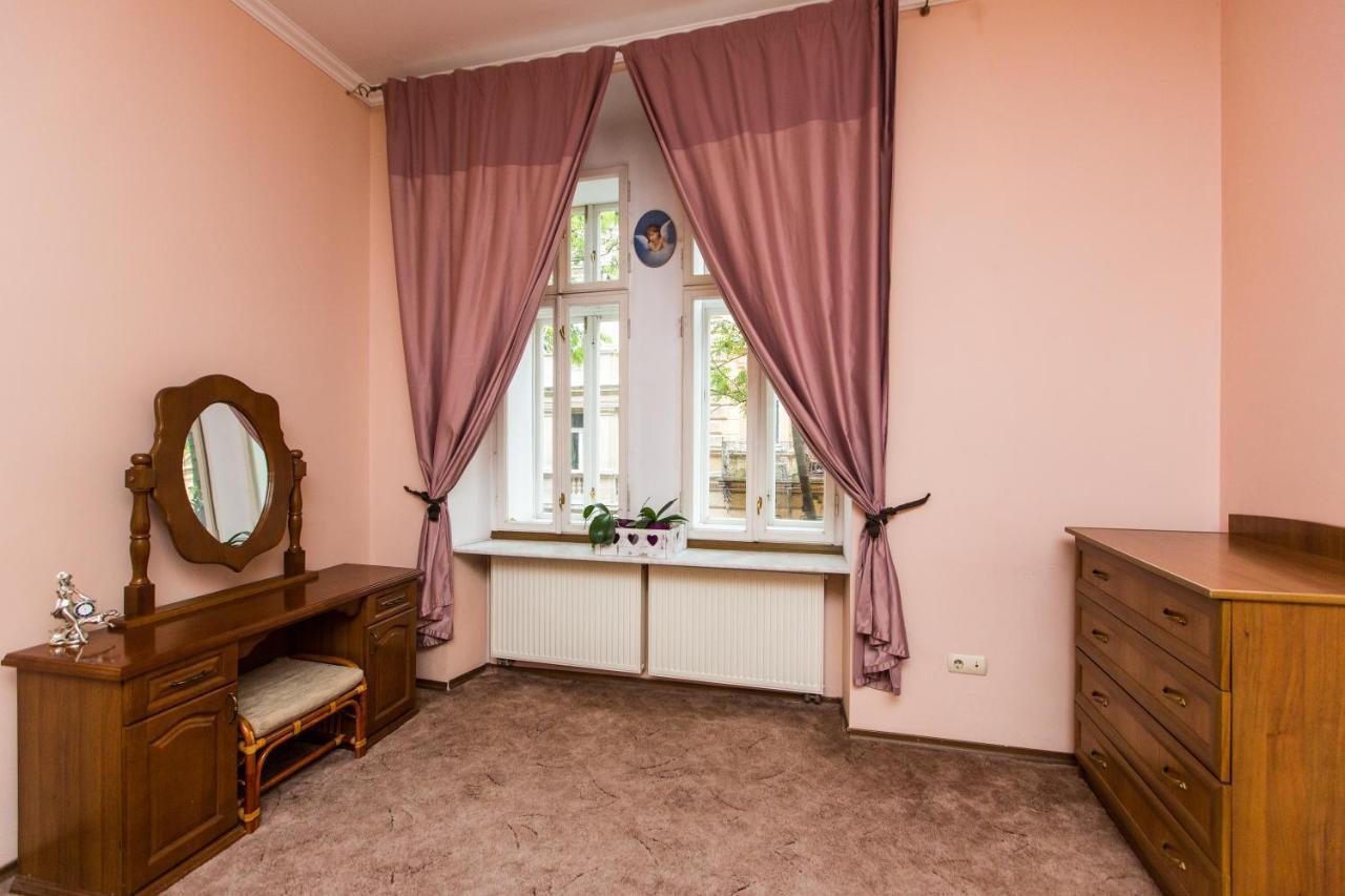 Apartment In The City Centre リヴィウ エクステリア 写真