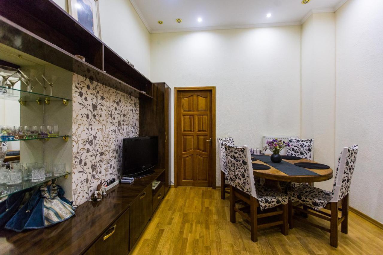 Apartment In The City Centre リヴィウ エクステリア 写真